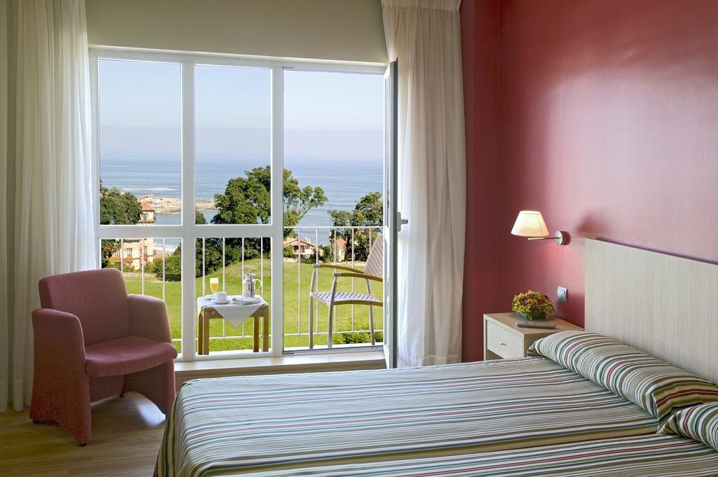 Apartamentos Mar Rovacias Comillas Phòng bức ảnh