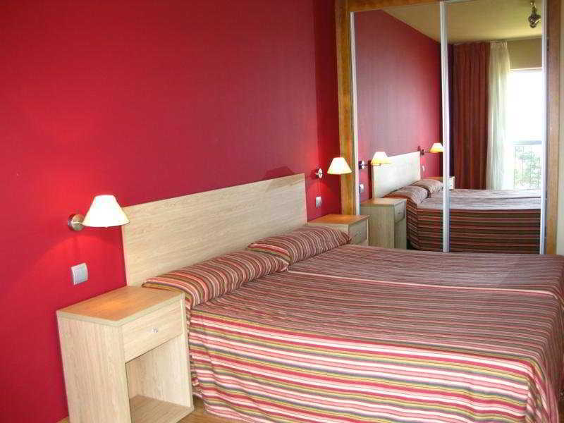 Apartamentos Mar Rovacias Comillas Phòng bức ảnh